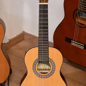 Jetzt Kaufen Admira ALBA Konzertgitarre 1/4, Oregon-Fichte/Sapelli