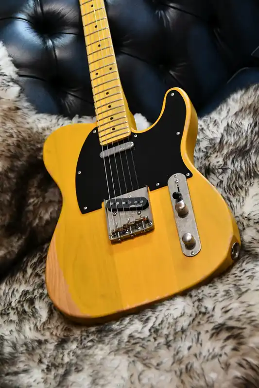 Neue Kollektion VINTAGE V52MRBS Icon Series E-Gitarre, Distressed Butterscotch