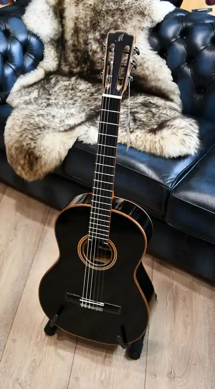 MERIDA DC-15BK DIANA Konzertgitarre, Schwarz Gloss Finish Beliebt